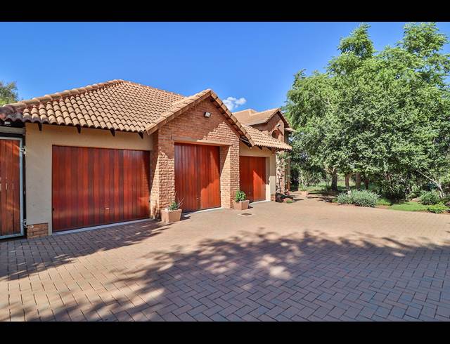 4 BEDROOM HOUSE SOLD IN LEEUWFONTEIN ESTATE